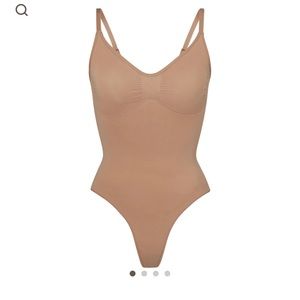 Brand New! Skims Seamless Sculpting Thong Bodysuit - Sienna, size S/M